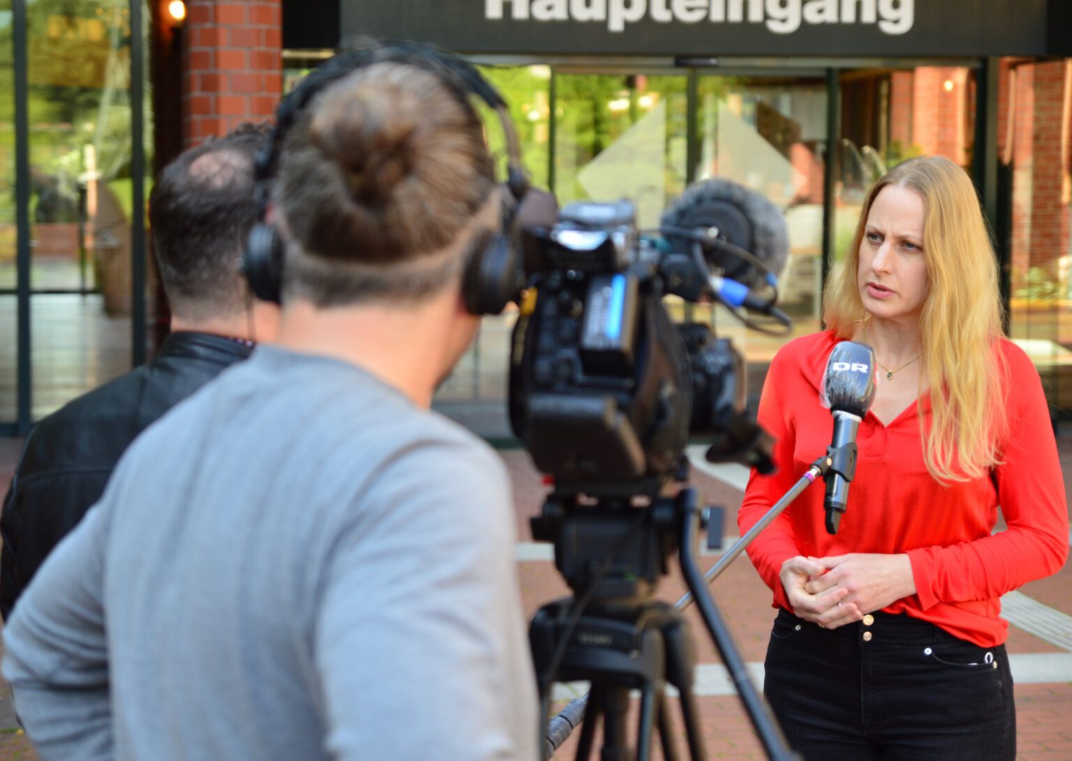 Dänisches Fernsehen interviewt Landrätin Anna Kebschull zum