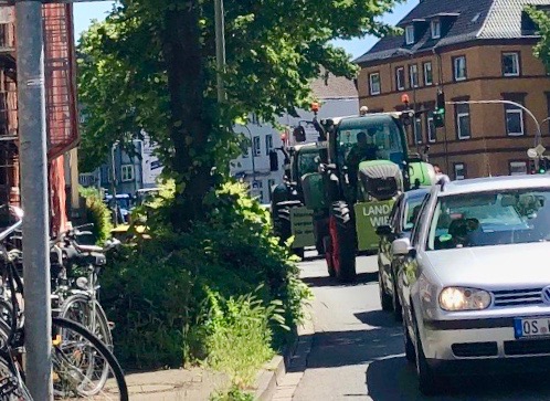 Auf der Höhe des Rats trafen wir diese Traktoren an