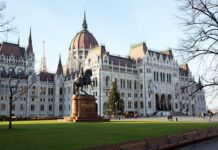 Historischer Machtwechsel in Ungarn: Orbán nach 16 Jahren abgewählt